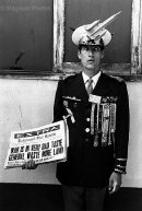 Pacifist demonstrating at Santa Monica - Dennis Stock